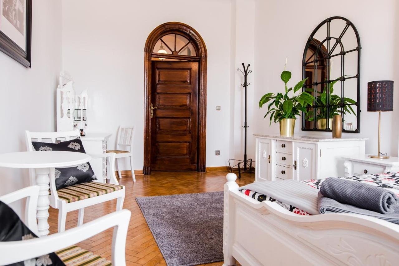 Halby Luxury Rooms Chmielna 73B Varsovia Exterior foto