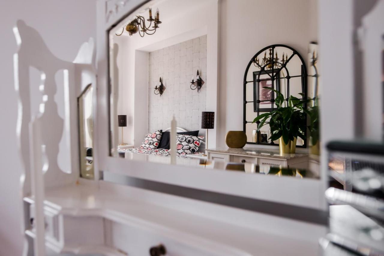 Halby Luxury Rooms Chmielna 73B Varsovia Exterior foto
